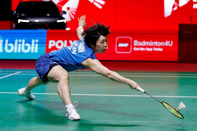 epa13021511 Akane Yamaguchi of Japan in action during the women's singles final against An Se Young of South Korea at the Polytron Badminton Indonesia Open 2026 in Jakarta, Indonesia, 07 June 2026. EPA/MAST IRHAM<저작권자(c) 연합뉴스, 무단 전재-재배포, AI 학습 및 활용 금지>