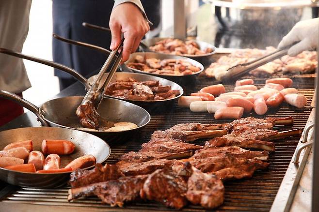 반얀트리호텔 '오아시스 풀사이드 바비큐 뷔페'