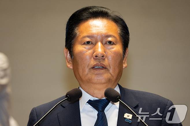 정청래 더불어민주당 대표가 지난 5일 서울 여의도 국회에서 열린 의원총회에서 모두 발언을 하고 있다. 2026.6.5 ⓒ 뉴스1 유승관 기자