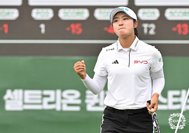 7일 셀트리온 퀸즈 마스터스에서 우승 후 주먹을 불끈 쥔 서교림. 사진=KLPGA 제공