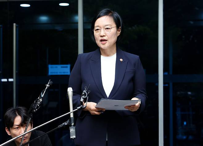 한성숙 국무총리 후보자가 8일 인사청문회 준비단 사무실에서 지명 소감을 밝히고 있다.