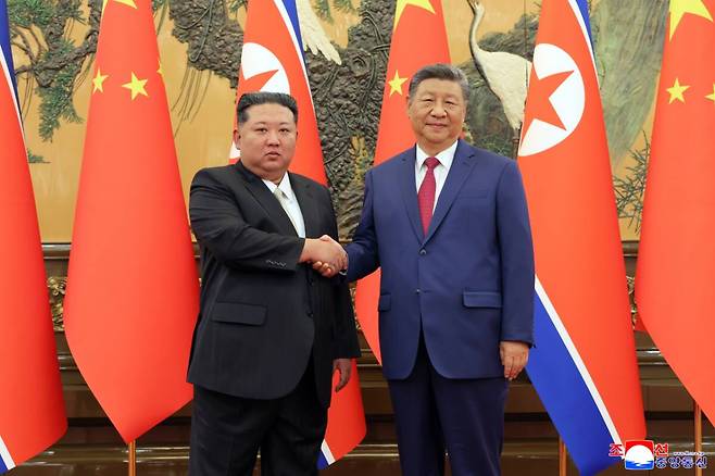 전승절 80주년 열병식 참석을 위해 중국을 방문한 김정은 북한 국무위원장이 4일 오후 시진핑 중국 국가주석과 양자회담을 개최했다고 조선중앙통신이 5일 이에 대해 보도했다. 평양 조선중앙통신=연합뉴스
