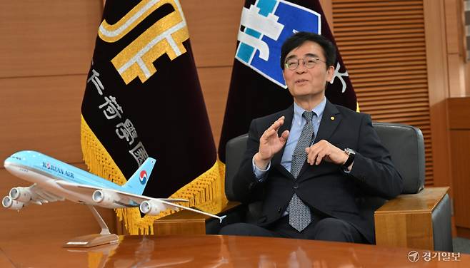 조명우 인하대학교 총장이 인공지능(AI)와 바이오, 반도체 등 인천의 미래 산업과 지역 발전을 이끄는 대학의 역할을 강화하는 구상을 설명하고 있다. 조병석 기자