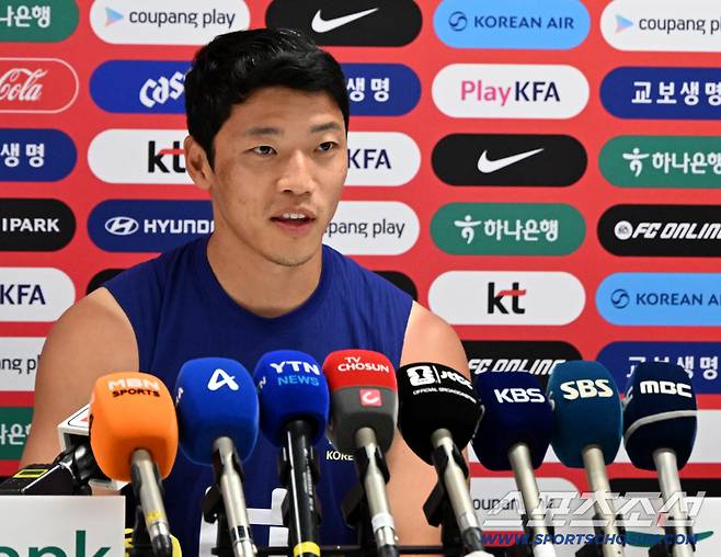 9일(한국시각) 멕시코 과달라하라 인근 사포판 월드컵대표팀 베이스캠프 훈련장 치바스 베르데 바예에서 진행된 대한민국 월드컵 대표팀의 공식 훈련. 황희찬이 인터뷰를 하고 있다. 사포판(멕시코)=허상욱 기자wook@sportschosun.com/2026.06.09/