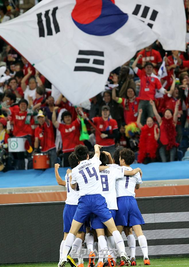 2010 남아공 월드컵 조별리그 3차전 나이지리아전에서 박주영의 득점 후 환호하는 선수단. 사진=IS포토