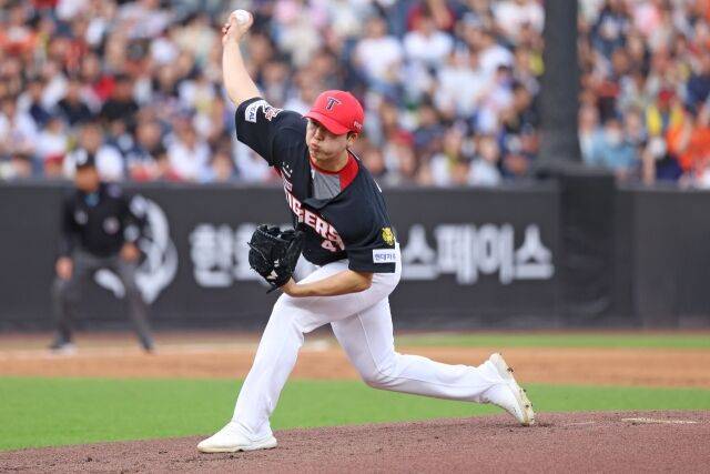 KIA 타이거즈 황동하가 9일 대전한화생명볼파크에서 열린 한화 이글스와의 원정경기서 투구하고 있다./KIA 타이거즈 제공