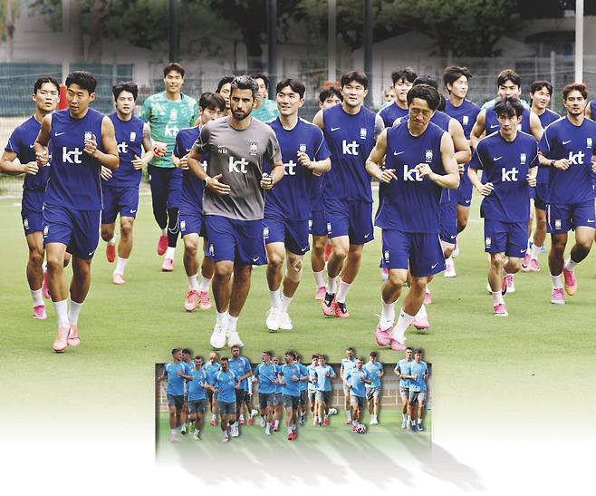 한국 남자 축구 국가대표팀 선수들이 8일 멕시코 과달라하라에 있는 축구장에서 가볍게 몸을 풀며 본격적인 훈련에 대비하고 있다. 아래는 훈련 중인 체코 대표팀. 과달라하라|문재원 기자·연합뉴스