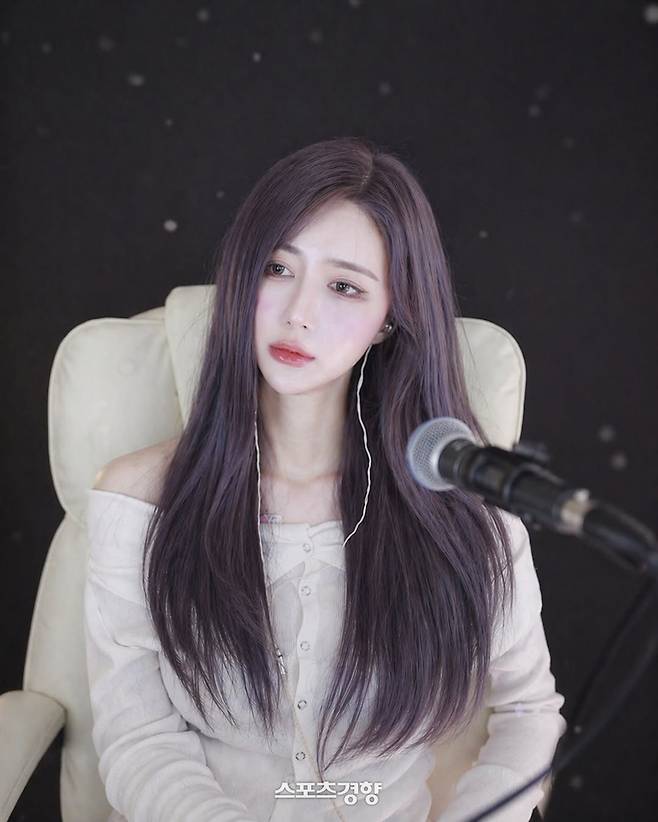 가수 김윤설이 생전 음악 활동 당시의 모습. 김윤설 인스타그램 자료사진
