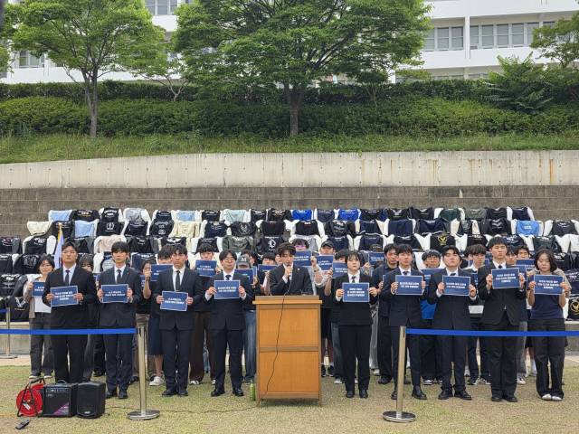 10일 오후 6시 6·3 지방선거 투표용지 부족 사태를 규탄하는 부산대학교 학생들의 시국선언이 부산대 시월광장 넉넉한터에서 열렸다. 김재량 기자 ryang@