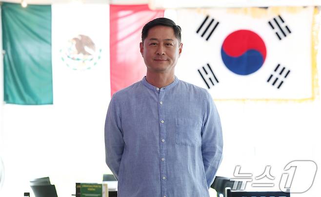 이창선 과달라하라 한인회장이 9일(현지시간) 자신이 운영하는 멕시코 과달라하라의 한식당에서 인터뷰를 앞두고 포즈를 취하고 있다. 2026.6.10 ⓒ 뉴스1 박지혜 기자
