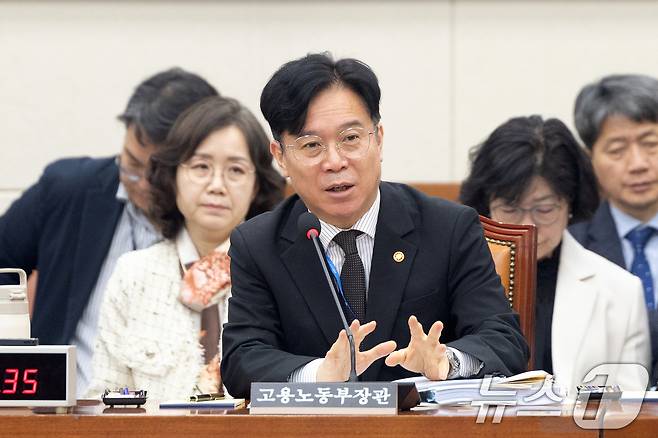 김영훈 고용노동부 장관 ⓒ 뉴스1 이승배 기자
