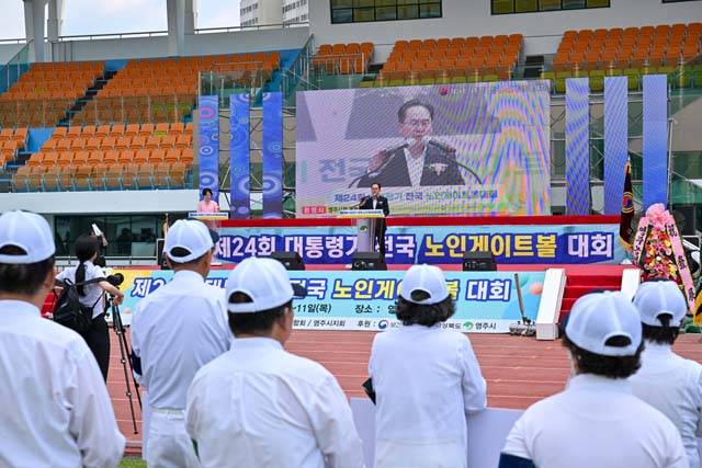 '제24회 대통령기 전국 노인게이트볼 대회' 개회식이 영주 시민운동장에서 진행되고 있다. /영주시