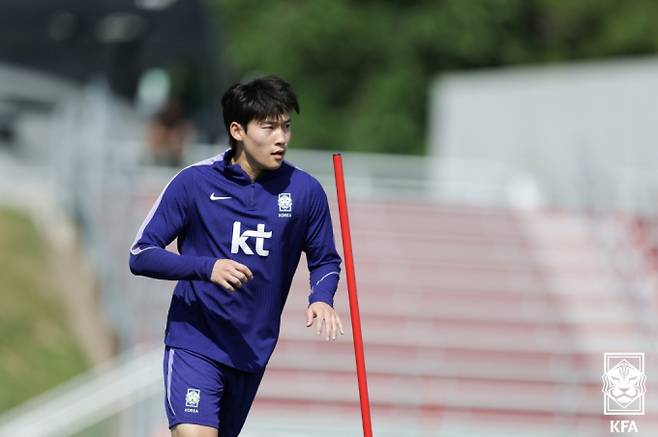 한국 축구 국가대표팀 막내 배준호(23?스토크)가 체코와의 조별리그 1차전을 앞두고 진행된 마지막 전술 훈련도 함께 하지 못했다. 사진은 배준호가 지난달 21일(현지시각) 미국 유타주 솔트레이크시티 유트사커필드에서 2026 국제축구연맹(FIFA) 북중미 월드컵 대비 훈련을 한 모습. /사진=뉴시스(대한축구협회 제공)