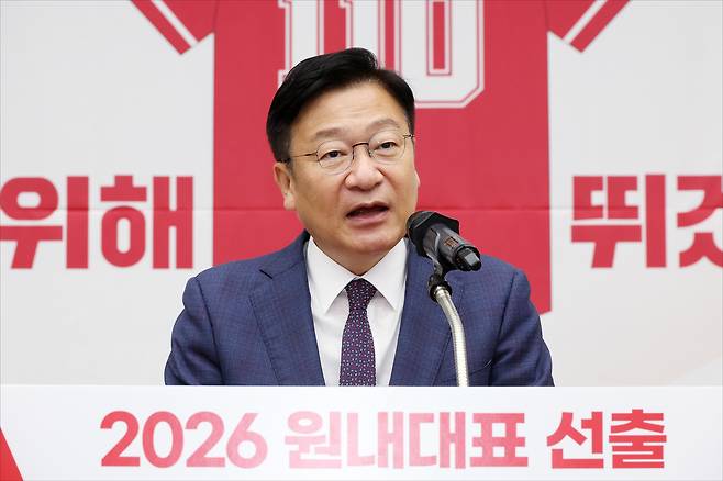 정점식 국민의힘 신임 원내대표가 10일 오전 서울 여의도 국회에서 열린 원내대표 선출 의원총회에서 당선 소감을 말하고 있다. 임세준 기자