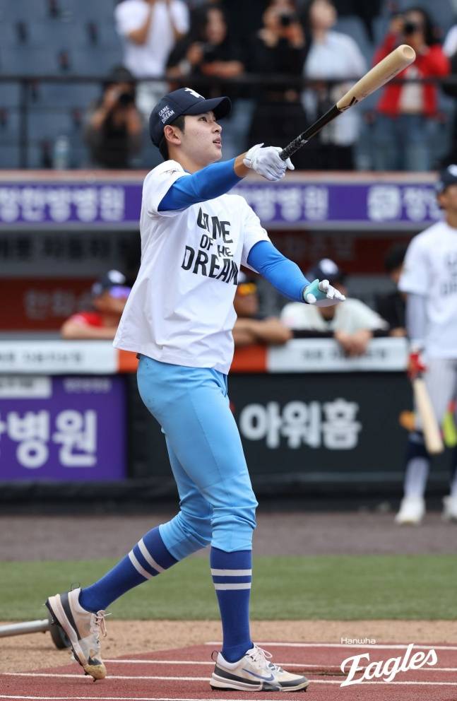 부산고 하현승이 지난 8일 대전 한화생명 볼파크에서 열린 2026 제4회 한화 이글스배 고교·대학 올스타전 홈런 더비 예선전에서 홈런을 치고 있다. /사진=한화 이글스 제공