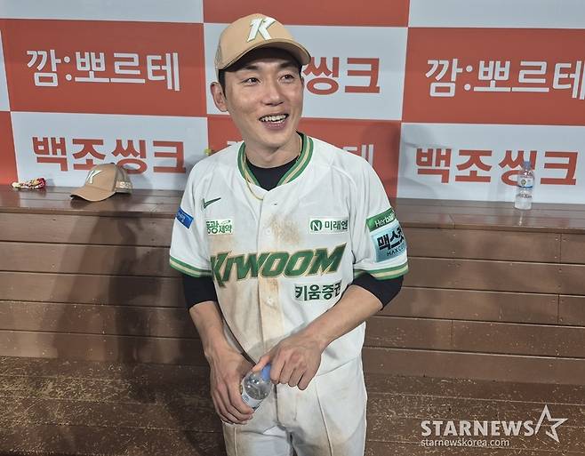 키움 서건창이 9일 NC전 승리 후 인터뷰를 하고 있다. /사진=신화섭 기자