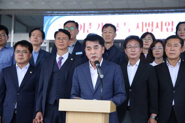 ▲ 최재형 군수가 농어촌기본소득 시범지역 선정과 관련해 기자회견을 하고 있다./보은군 제공