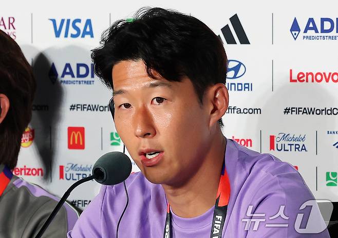 한국 남자 축구 대표팀의 '주장' 손흥민이 10일(현지시간) 멕시코 과달라하라 스타디움에서 대한민국 축구대표팀 공식 기자회견을 하고 있다. 한국 축구대표팀은 12일(한국시간) 오전 11시 멕시코 과달라하라 스타디움에서 체코를 상대로 북중미 월드컵 조별리그 A조 1차전을 갖는다. 2026.6.11 ⓒ 뉴스1 박지혜 기자