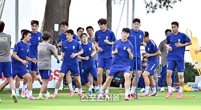 2026 북중미 월드컵에 참가하는 축구국가대표팀이 11일(한국시간) 멕시코 과달라하라 인근 사포판의 치바스 베르데 바예에서 훈련을 하고 있다. 사포판(멕시코) | 박진업 기자 upandup@sportsseoul.com