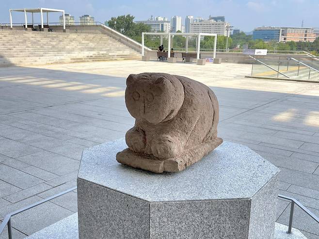 1일 서울 용산구 국립중앙박물관 열린마당에 설치된 돌호랑이. 국립중앙박물관 제공