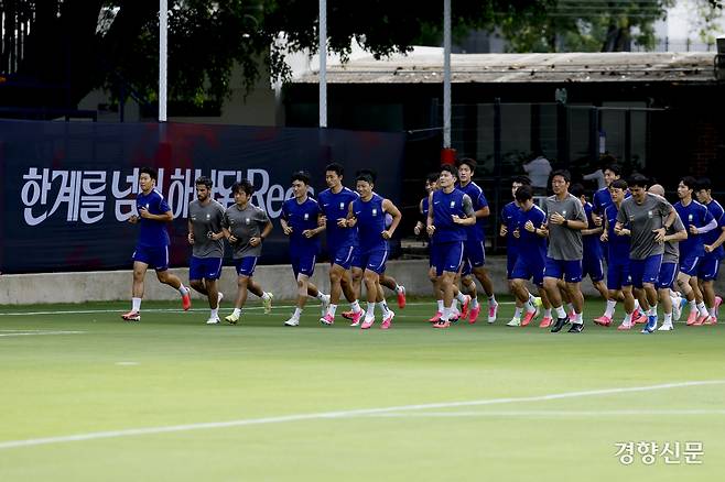 한국 남자 축구 국가대표팀이 10일(현지 시간) 멕시코 과달라하라 치바스 베르데 바예 경기장에서 2026 북중미 FIFA 월드컵 조별리그 체코와의 경기를 앞두고 훈련하고 있다. 멕시코 과달라하라 | 문재원 기자