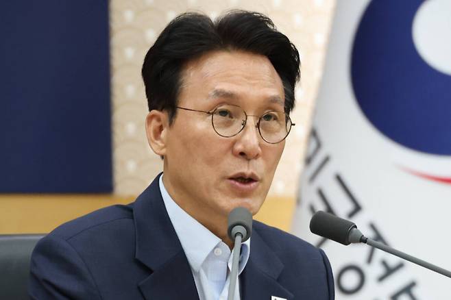 김민석 국무총리가 11일 세종시 정부세종청사 국무회의장에서 국민 참정권 침해 문제 관련 관계장관회의를 주재하고 있다. 연합뉴스