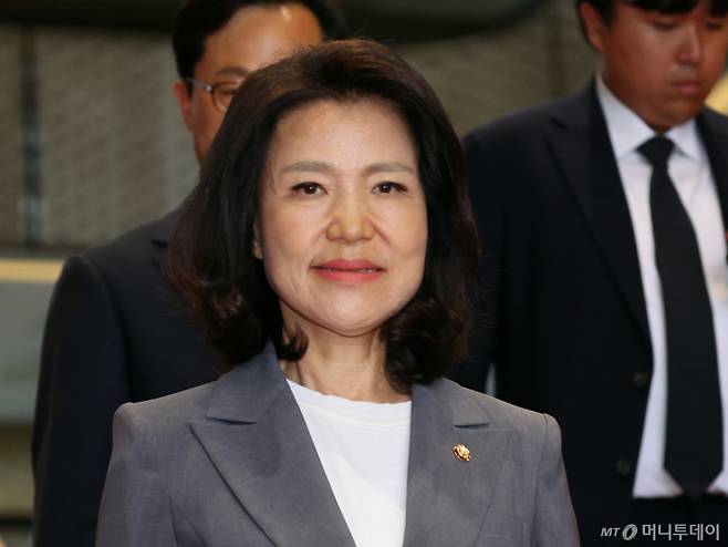 (서울=뉴스1) 황기선 기자 = 6·3 재보궐선거로 당선된 국민의힘 이진숙 의원이 5일 오후 서울 여의도 국회로 등청하고 있다. 2026.6.5/뉴스1 Copyright (C) 뉴스1. All rights reserved. 무단 전재 및 재배포, AI학습 이용 금지. /사진=(서울=뉴스1) 황기선 기자