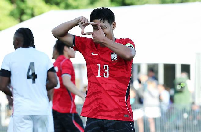 대한민국 축구대표팀 손흥민이 지난달 30일(현지시간) 미국 유타주 솔트레이크시티 브리검 영 대학교 BYU 사우스필드 경기장에서 2026 국제축구연맹(FIFA) 북중미 월드컵 앞두고 열린 대한민국과 트리니다드 토바고의 평가전에서 골을 넣고 세리머니를 하고 있다/사진=뉴스1