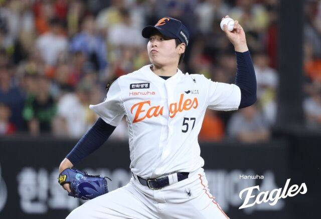 한화 이글스 조동욱이 10일 대전한화생명볼파크에서 열린 KIA 타이거즈와의 홈 경기서 투구하고 있다./한화 이글스 제공