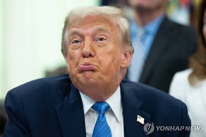 발언 중인 도널드 트럼프 미국 대통령 (워싱턴DC EPA=연합뉴스) 10일(현지시간) 도널드 트럼프 미국 대통령이 백악관 집무실에서 발언을 하고 있다. 2026.6.11