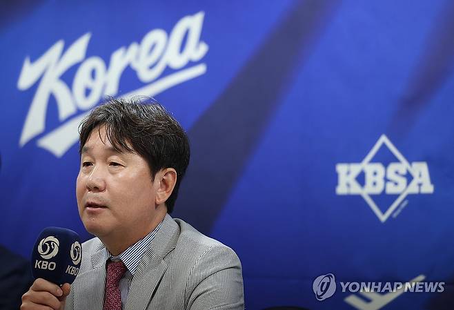 질문 답하는 류지현 감독 (서울=연합뉴스) 이지은 기자 = 류지현 야구대표팀 감독이 11일 서울 중구 프레스센터에서 2026 아이치·나고야 아시안게임 야구 국가대표팀 최종 명단 공개 기자회견에서 취재진 질문에 답하고 있다. 2026.6.11 jieunlee@yna.co.kr