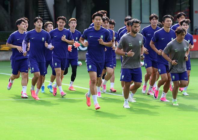 한국 축구 국가대표팀 손흥민 등 선수들이 2026 북중미 월드컵 체코와의 조별리그 1차전을 하루 앞둔 10일(현지시간) 오후 멕시코 과달라하라 인근 사포판의 치바스 바예 베르데에서 훈련을 하고 있다. 사진=연합뉴스