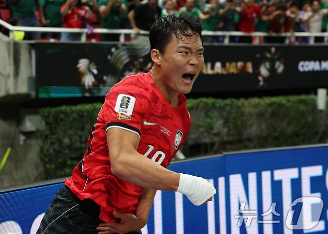 대한민국 축구국가대표팀 오현규가 11일(현지시간) 멕시코 할리스코주 사포판 과달라하라 스타디움에서 열린 2026 북중미 월드컵 A조 조별리그 1차전 대한민국과 체코의 경기에서 역전골을 넣은 뒤 환호하고 있다. 2026.6.12 ⓒ 뉴스1 임세영 기자