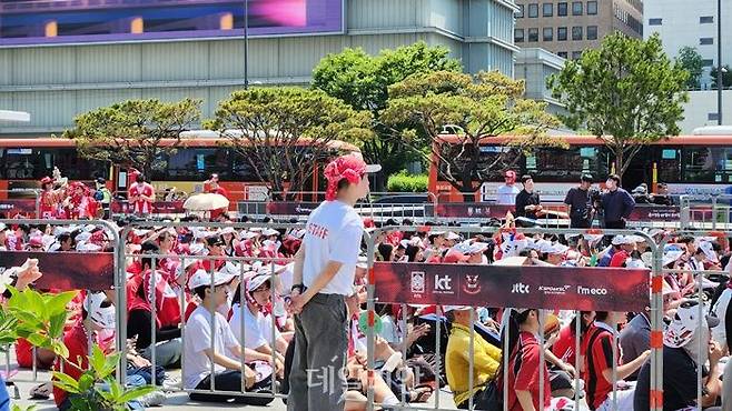 12일 오전 2026 북중미월드컵 한국 대 체코 전 거리응원을 위해 시민들이 서울 광화문광장에 모여 있다. ⓒ데일리안 진현우 기자