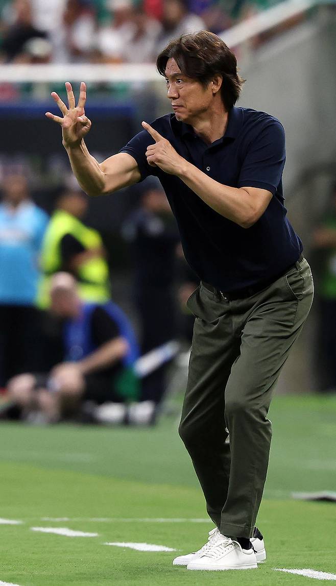 11일(현지 시간) 멕시코 과달라하라 스타디움에서 열린 2026 북중미 월드컵 조별리그 A조 대한민국과 체코의 경기에서 홍명보 한국 축구대표팀 감독이 선수들에 작전지시를 하고 있다. 뉴시스