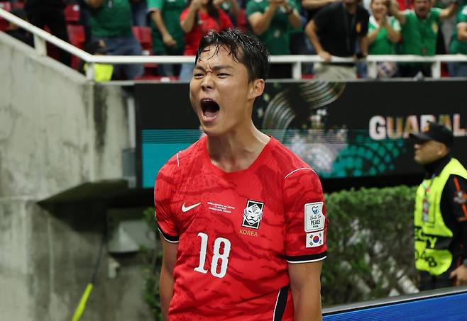 대한민국 축구국가대표팀 오현규가 11일(현지시간) 멕시코 할리스코주 사포판 과달라하라 스타디움에서 열린 2026 북중미 월드컵 A조 조별리그 1차전 대한민국과 체코 경기에서 역전골을 넣고 환호하고 있다. 이날 경기는 대한민국 체코를 상대로 2-1로 승리했다. 뉴스1