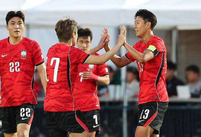 대한민국 축구대표팀 손흥민과 이강인.뉴스1