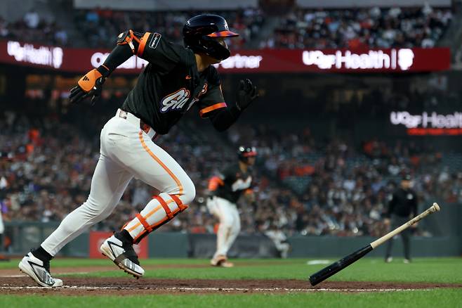 <yonhap photo-4562=""> San Francisco Giants ' Jung Hoo Lee runs the bases after hitting a two-run double during the fifth inning of a baseball game against the Washington Nationals in San Francisco, Tuesday, June 9, 2026. (AP Photo/Jed Jacobsohn)/2026-06-10 12:45:32/ <저작권자 ⓒ 1980~2026 ㈜연합뉴스. 무단 전재 재배포 금지, AI 학습 및 활용 금지></yonhap>