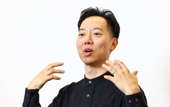 최의종씨와 동갑내기 아내는 같은 동네, 같은 초등학교 친구였다. 인생의 소울메이트인 아내가 우울증에 걸리자 아내를 살리려고 공부를 시작했다. 김종호 기자