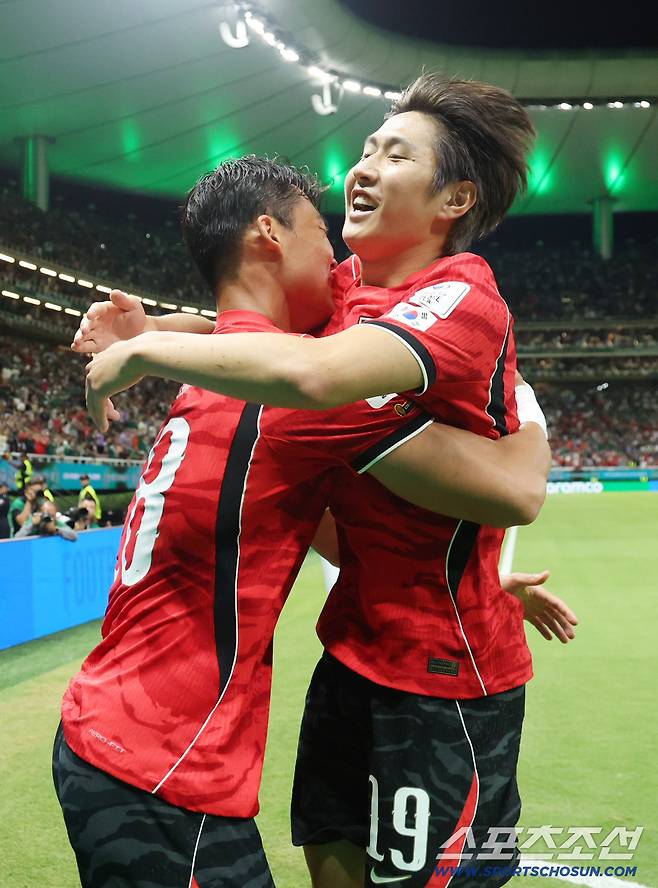 12일(한국시각) 멕시코 과달라하라 사포판의 에스타디오 과달라하라에서 열린 2026 북중미월드컵 대한민국과 체코의 경기. 결승골을 넣은 오현규가 이강인과 함께 환호하고 있다. 사포판(멕시코)=허상욱 기자wook@sportschosun.com/2026.06.12/