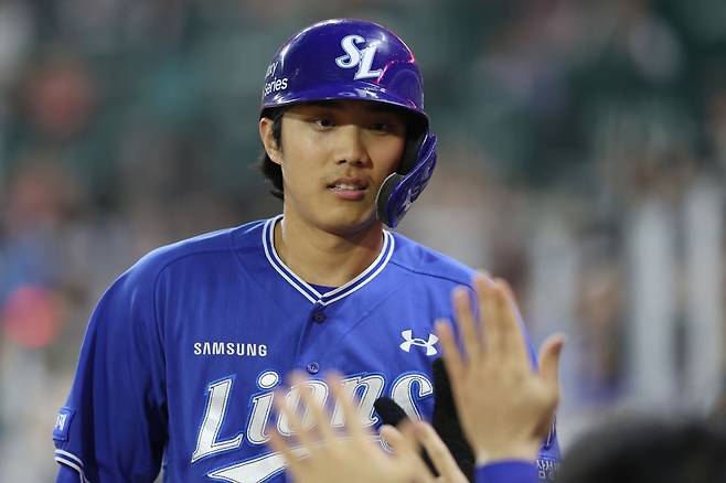 삼성 라이온즈 내야수 이재현이 12일 대구 삼성 라이온즈파크에서 열린 2026 신한 SOL KBO리그 SSG 랜더스와의 팀 간 6차전에서 허리 통증 여파로 결장했다. 사진 삼성 라이온즈