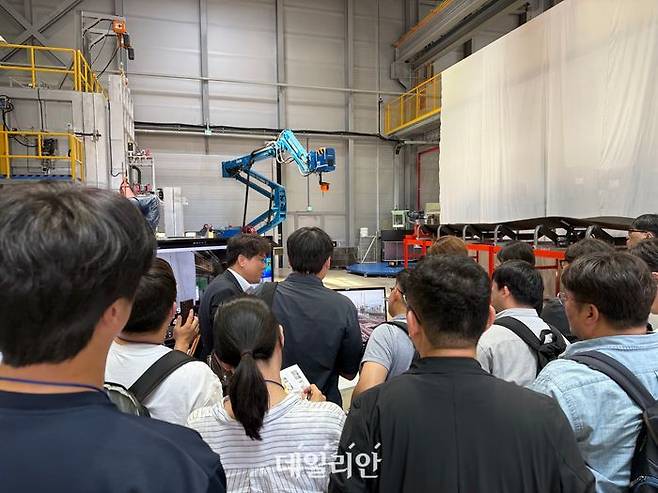 벨트컨베이어의 이상 유무를 음향 데이터로 탐지하고 직접 롤러를 교체하는 예지보전 로봇.ⓒ한국로봇융합연구원(KIRO)