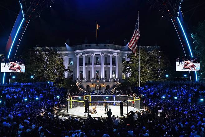 14일(현지시간) 미국 워싱턴 D.C. 백악관 사우스론에서 'UFC 프리덤 250' 대회가 열리고 있다.(워싱턴 D.C./EPA연합뉴스)