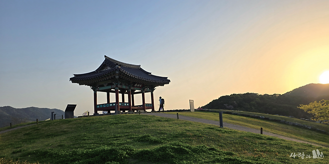 서피랑 말랑 민둥산에 있는 서포루_그래서 광막한 분위기를 풍긴다. 여기서 보면 여황산 정상의 북포루가 산치의 대탑 같다.