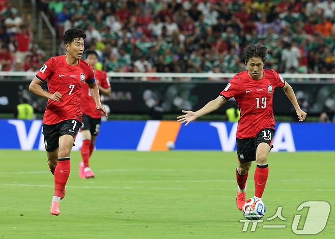 대한민국 축구국가대표팀 손흥민과 이강인이 11일(현지시간) 멕시코 할리스코주 사포판 과달라하라 스타디움에서 열린 2026 북중미 월드컵 A조 조별리그 1차전 대한민국과 체코의 경기에서 공격에 나서고 있다. 이날 경기는 대한민국이 체코를 상대로 2-1로 승리했다. 2026.6.13 ⓒ 뉴스1 임세영 기자