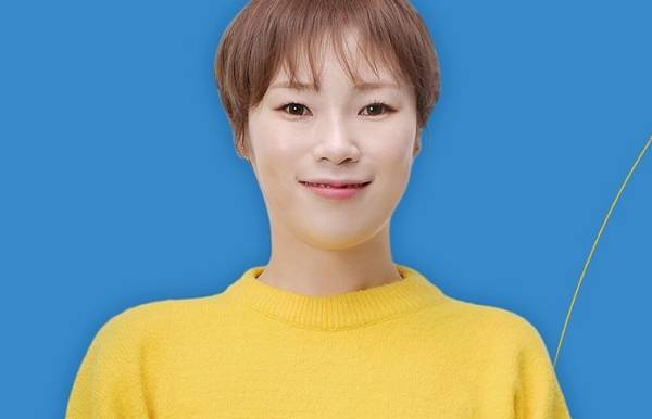 주사이모에게 불법 의료 행위를 받았다는 논란에 휩싸여 방송 활동을 중단한 유튜버 입짧은햇님의 근황이 전해졌다. 사진은 유튜버 입짧은햇님 모습. /사진=입짧은햇님 인스타그램 캡처