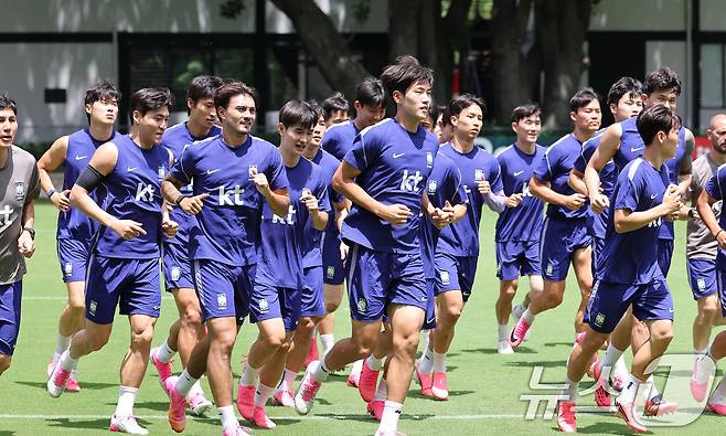 2026 북중미 월드컵에 출전하는 대한민국 축구 국가대표팀 선수들이 15일(현지시간) 멕시코 과달라하라 인근 사포판에 위치한 베이스캠프 훈련장 치바스 바예 베르데에서 훈련을 하고 있다. 2026.6.16 ⓒ 뉴스1 임세영 기자