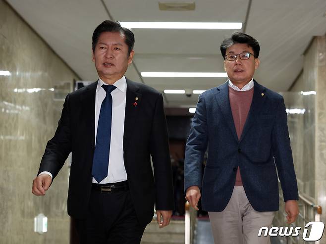 더불어민주당 정청래 대표와 진성준 의원. ⓒ 뉴스1 DB