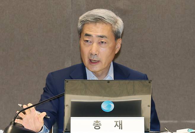신현송 한국은행 총재가 17일 서울 중구 하나은행 별관에서 열린 2026년 상반기 물가안정목표 운영상황 점검 기자설명회에서 발언하고 있다. 연합뉴스