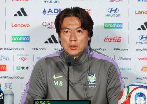 ◇2026 북중미 월드컵에 출전한 한국 축구 국가대표팀의 홍명보 감독이 멕시코전을 하루 앞둔 18일(한국시간) 멕시코 과달라하라 스타디움에서 열린 공식 기자회견에서 질문에 답하고 있다. 사진=연합뉴스